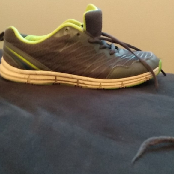 Shoes - Picture 4 of 5